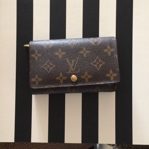 Louis Vuitton Handbags - Louis Vuitton Monogram Wallet